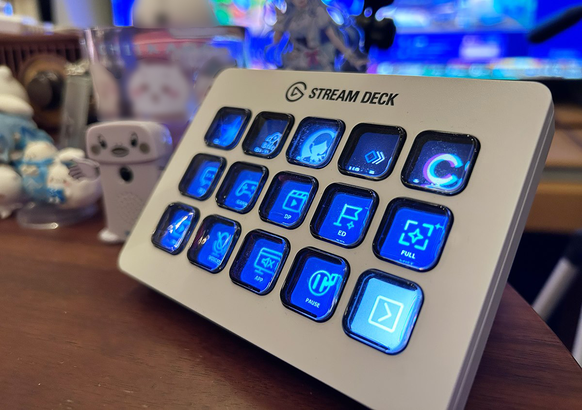 Stella Browser専用の配信操作ボタンを表示した白いStream Deck実機